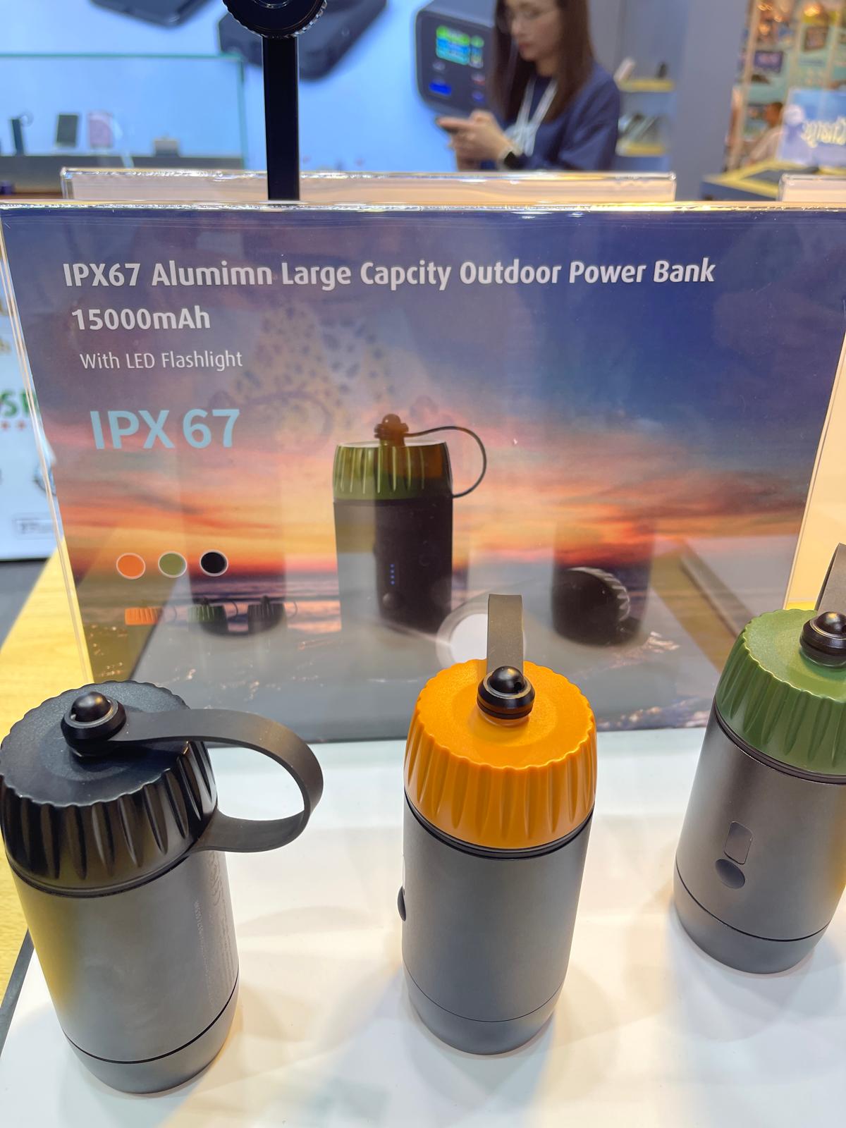 Aluminum Waterproof Power Bank with LED Flashlight